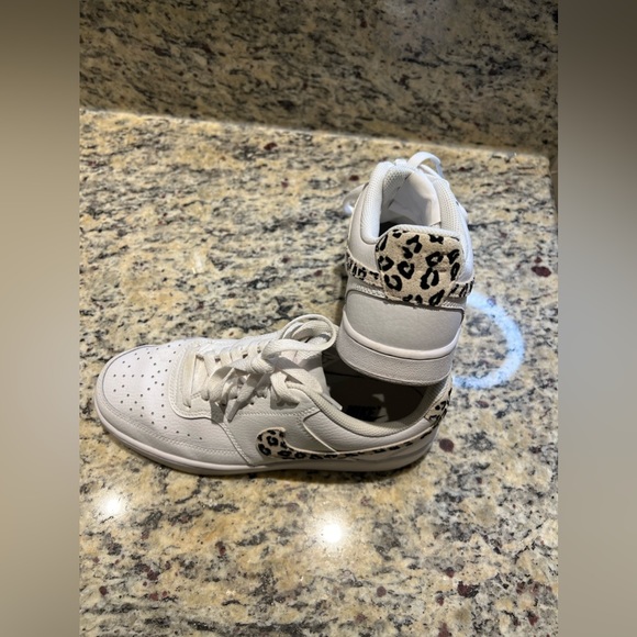 Nike Leopard Swoosh White (Women's) 🔥 - Picture 7 of 10